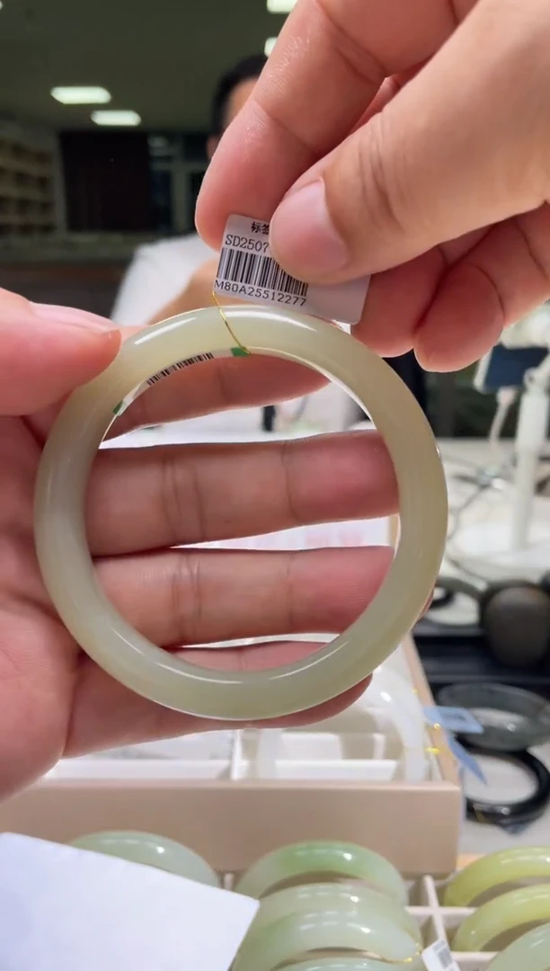 和田玉手镯未镶嵌61-62圈口 2277