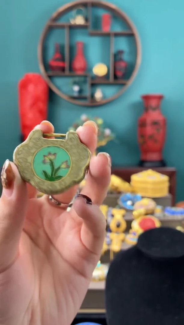 非遗手工景泰蓝如意锁米色