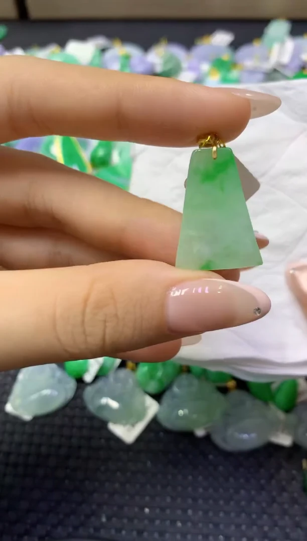 颈饰未镶嵌翡翠天然缅甸翡翠A货