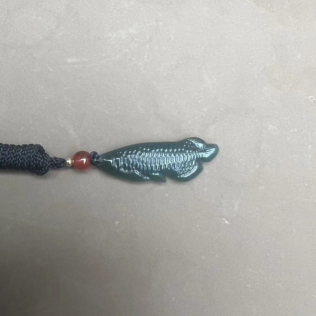 新疆和田玉小金鱼吊坠