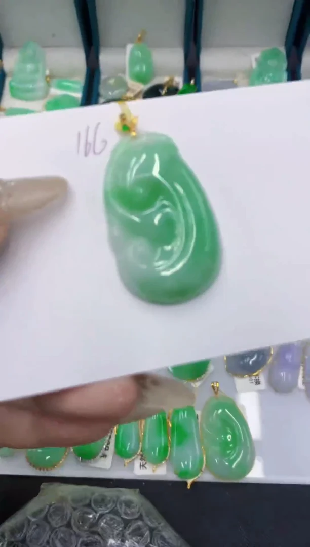 颈饰18K金镶嵌翡翠翡翠