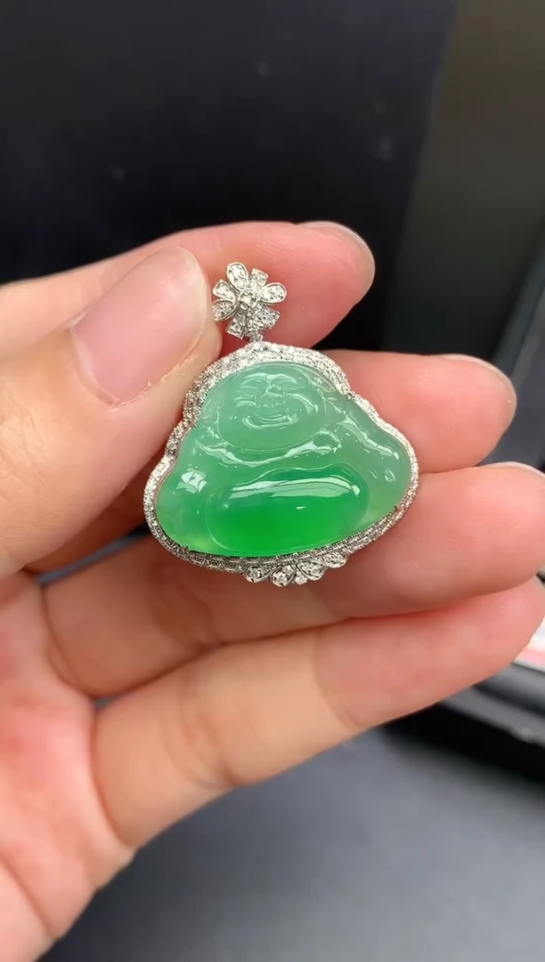 颈饰18K金镶嵌翡翠佛