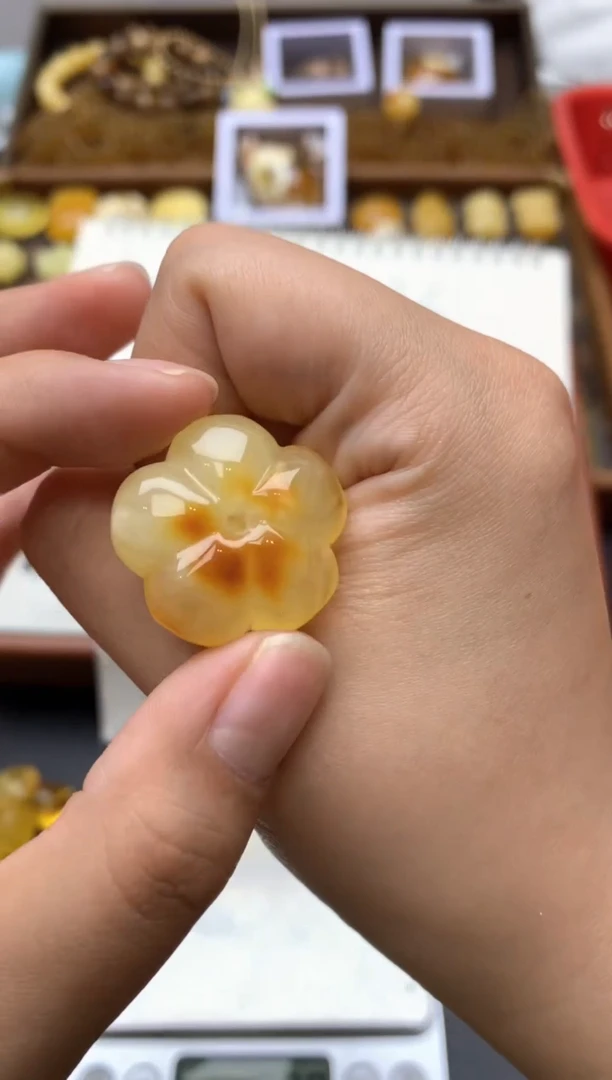 【闪购商品】琥珀珠宝奇石未镶嵌105琥珀蜜蜡花粉有纹小坑介意勿拍