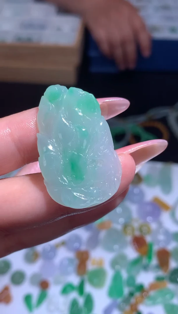 定制翡翠未镶嵌九尾狐