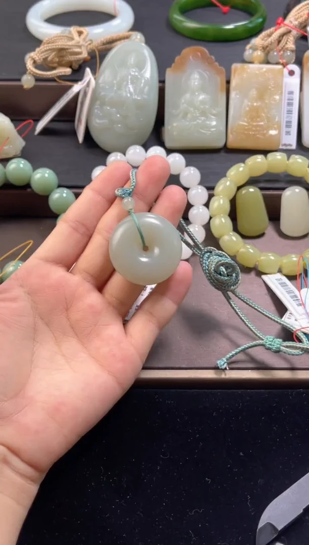 吊坠(不含链)未镶嵌和田玉且末青白 平安扣801900