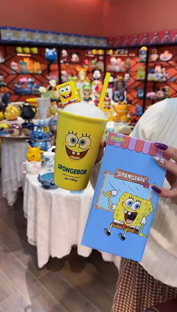 瓷片@@海绵宝宝黄色陶瓷带盖吸管杯