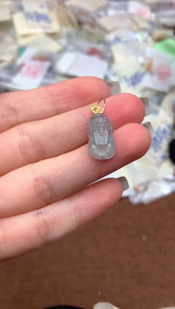 18K金镶嵌挂件翡翠—