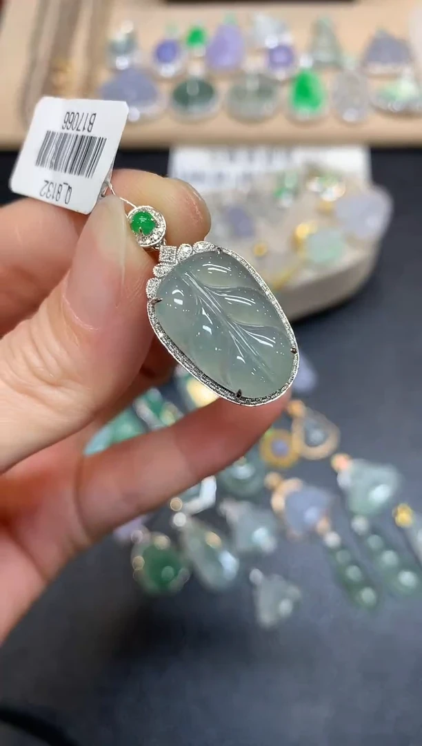 翡翠18K金镶嵌颈饰树叶【无服务费