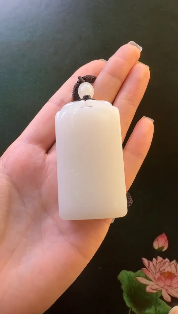 颈饰未镶嵌和田玉吊坠