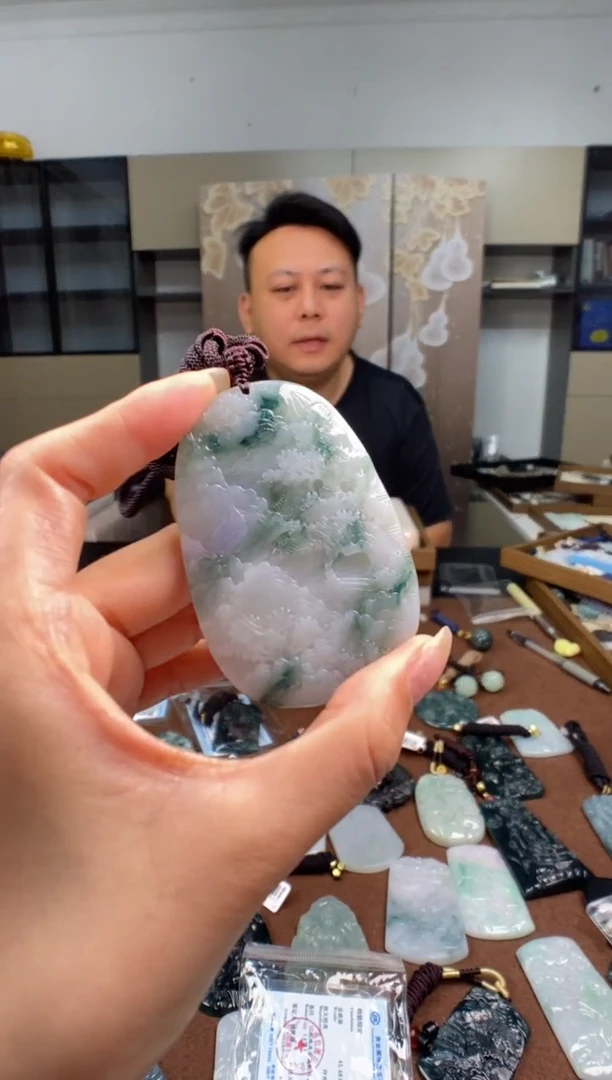 颈饰未镶嵌翡翠 多样性发其一