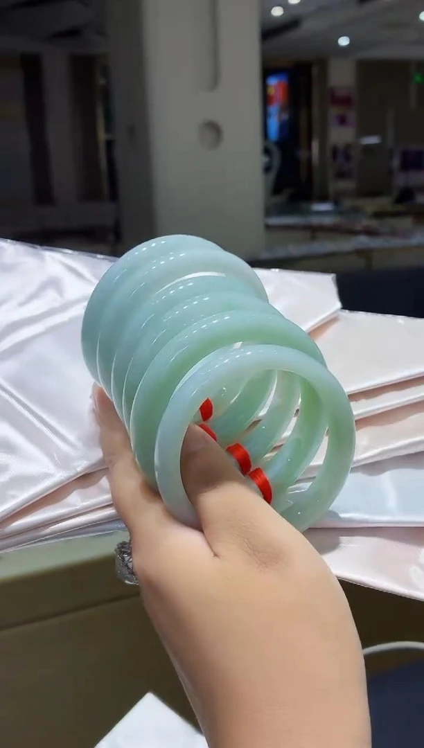 【大李珠宝】翡翠手镯多样性发其一kc---W230