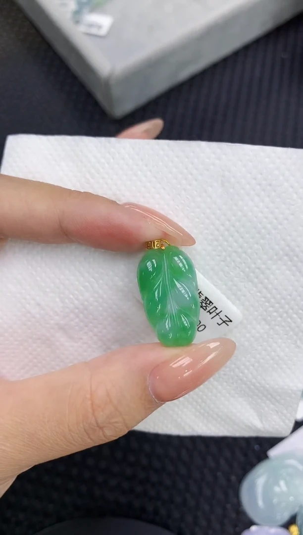 颈饰18K金镶嵌翡翠11111111111
