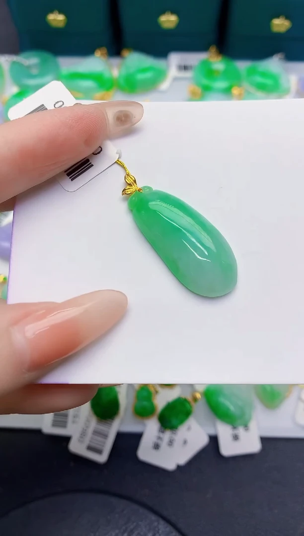 颈饰18K金镶嵌翡翠缅甸天然翡翠A货