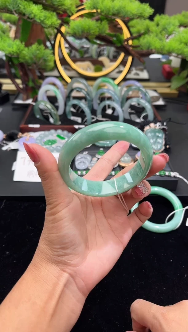 未镶嵌手镯翡翠手镯