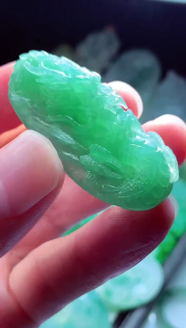 未镶嵌定制翡翠枫*?翡翠毛货定制