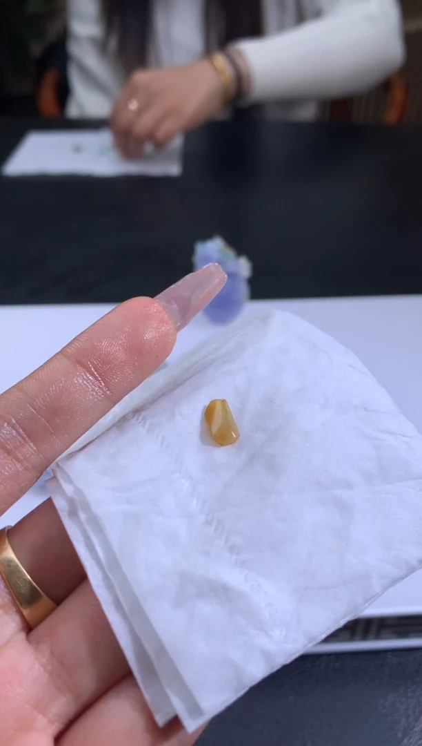 未镶嵌定制翡翠查***吧翡翠