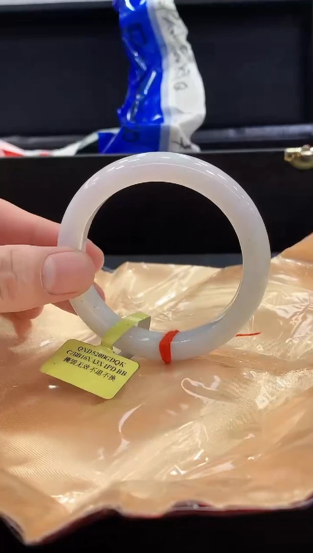 未镶嵌手镯翡翠翡翠手镯