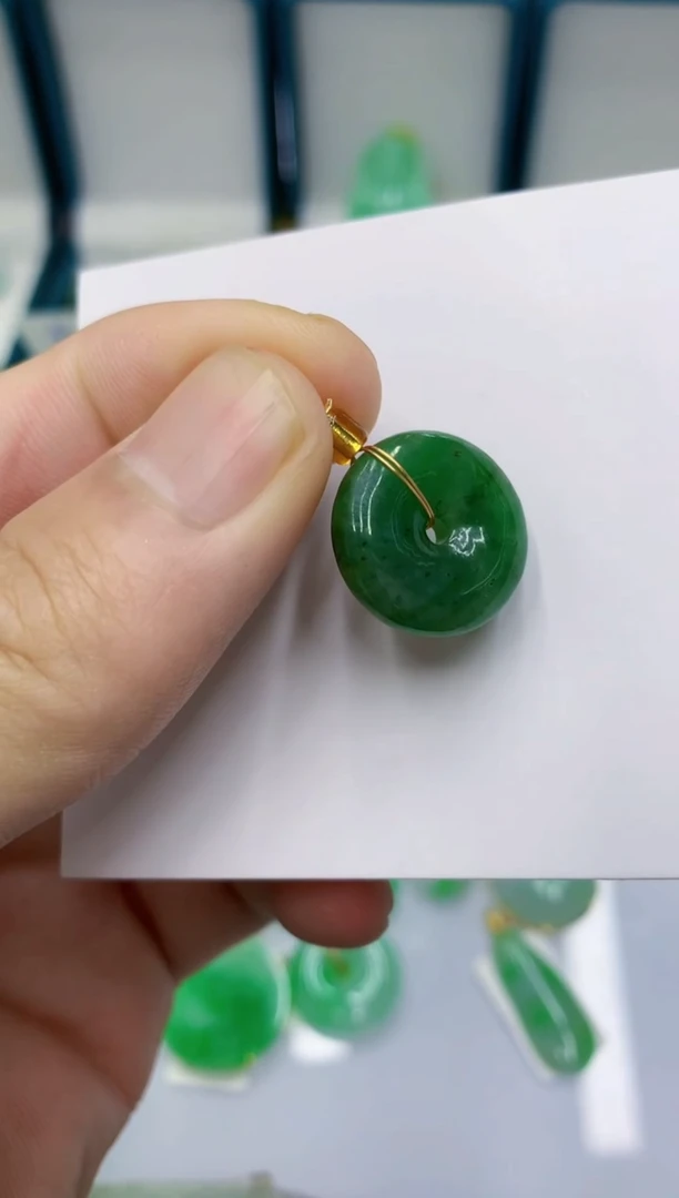 颈饰未镶嵌翡翠缅甸翡翠A货