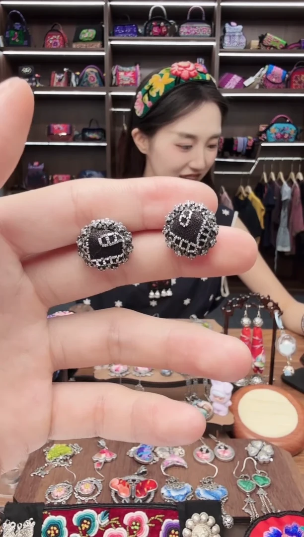 织绣77蒙阿苏苗绣传承旗舰店