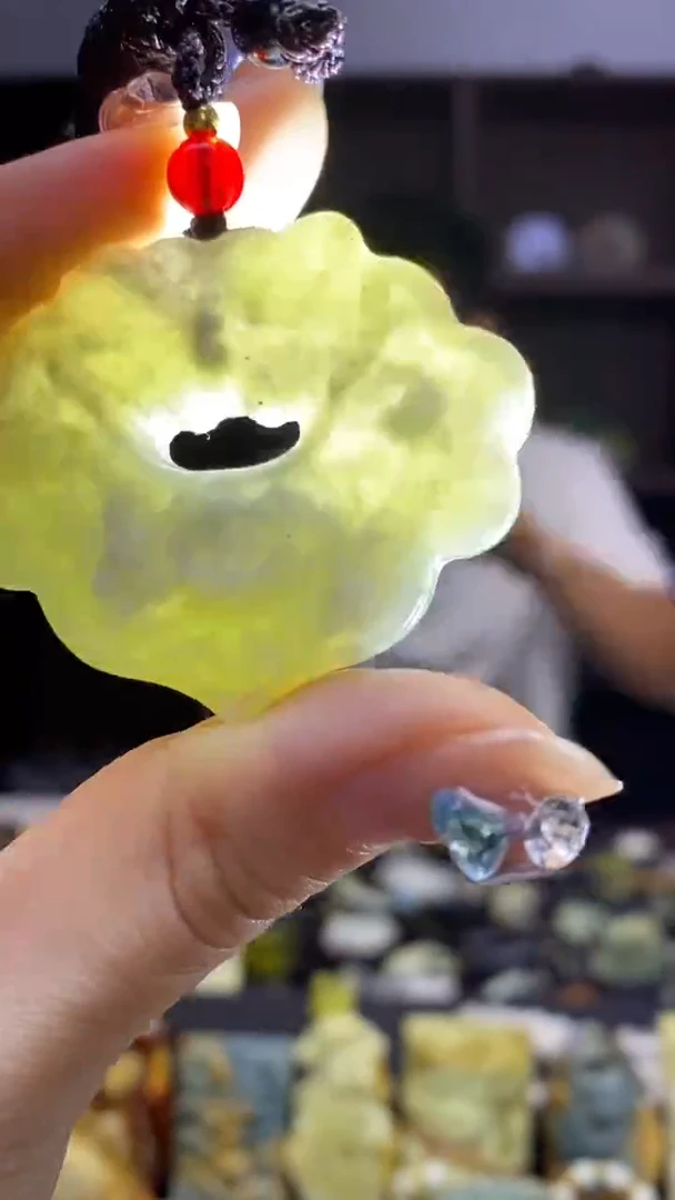 未镶嵌岫玉挂件