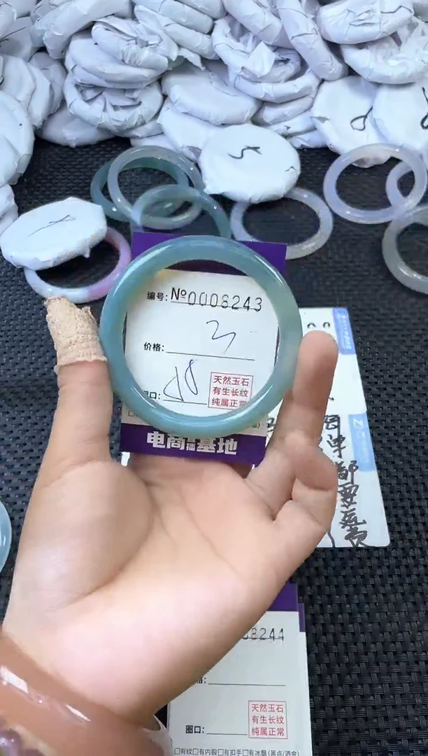 玛瑙/玉髓手镯未镶嵌8243