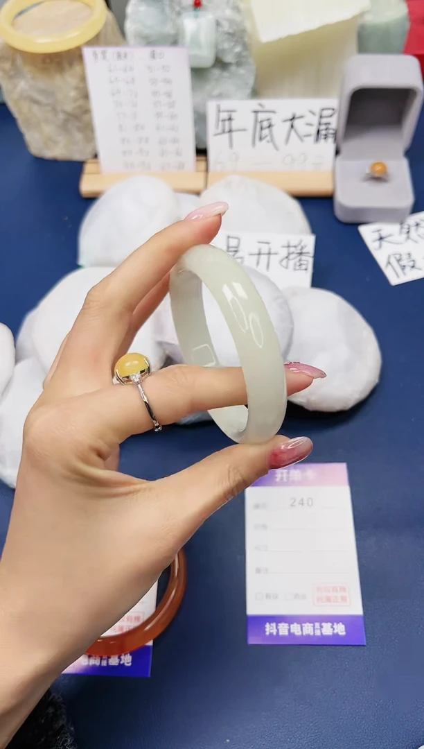 【闪购商品】石英质玉手镯未镶嵌240-玛瑙-圈口59