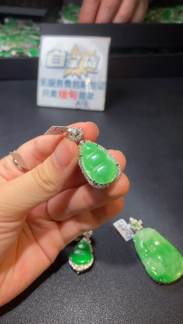 翡翠银S925镶嵌颈饰翡翠1