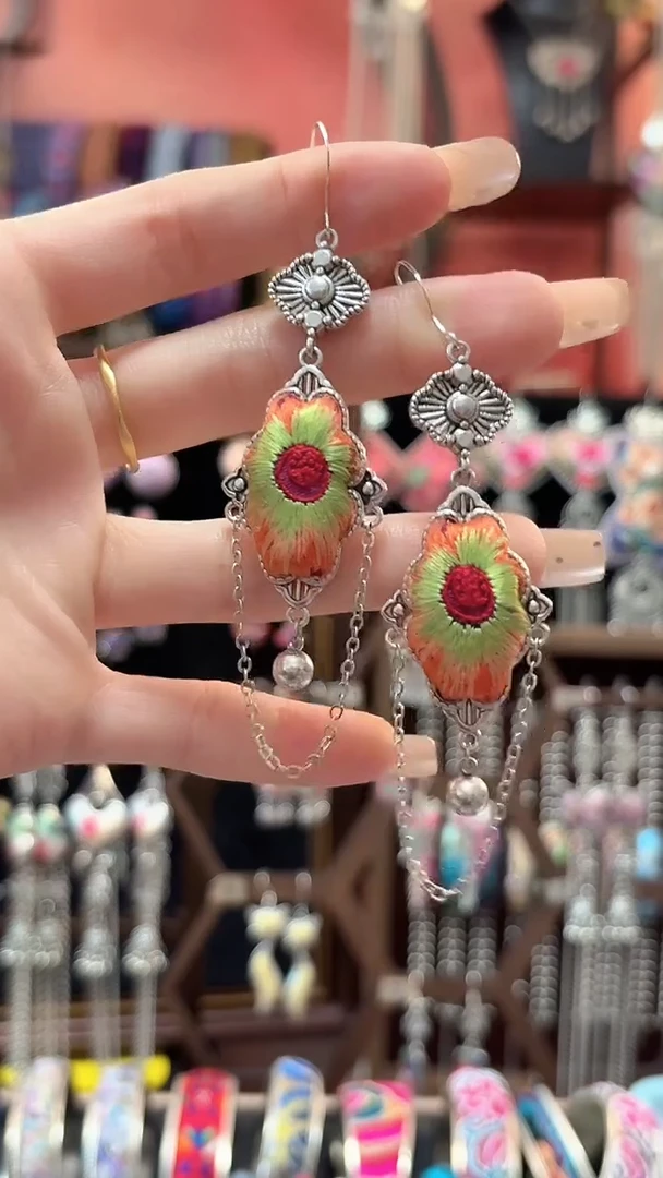 织绣 云织谣民族风精美饰品   36**