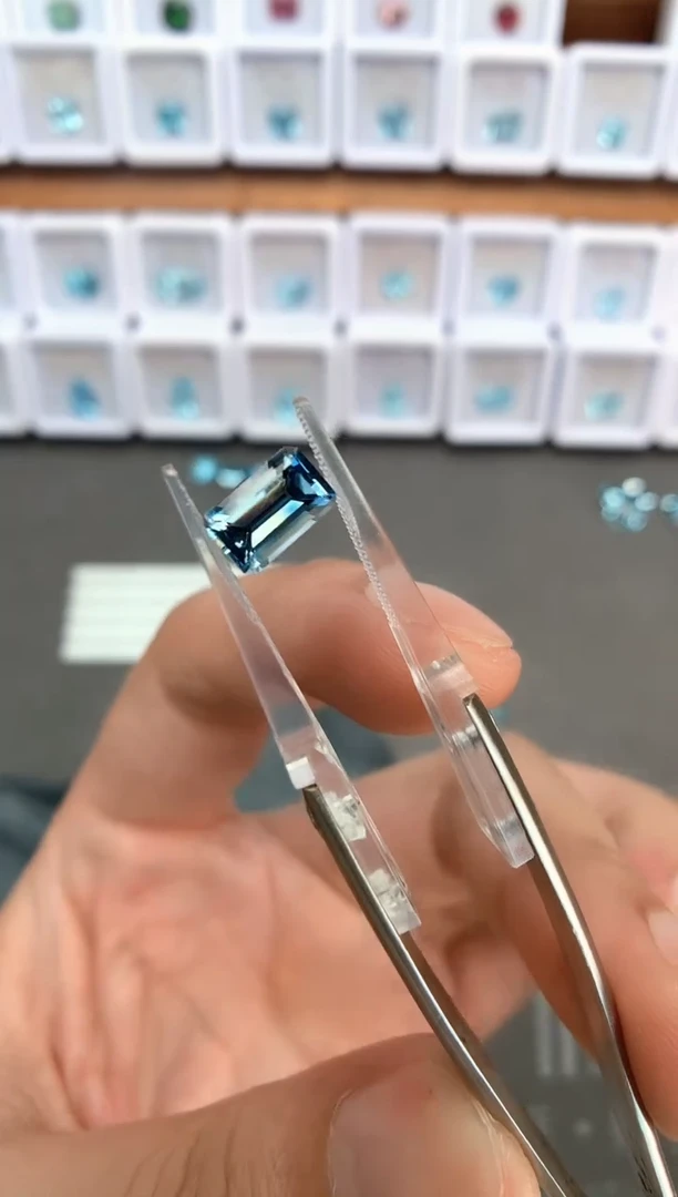 未镶嵌裸石定制海蓝宝石1.52ct  超圣03016