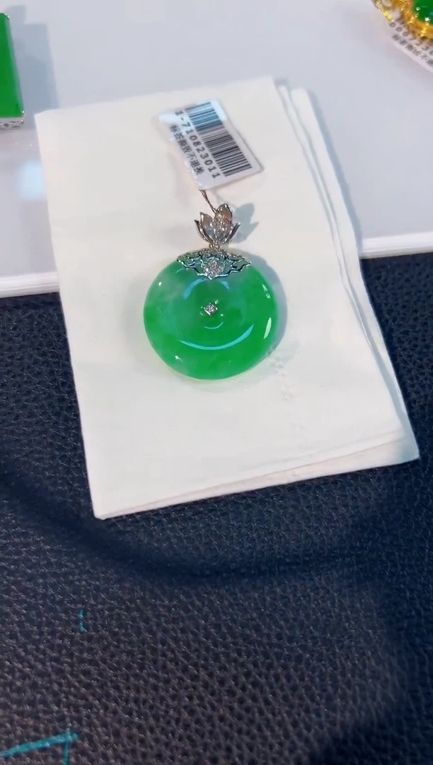 颈饰18K金镶嵌翡翠缅料A货/支持复检/一件