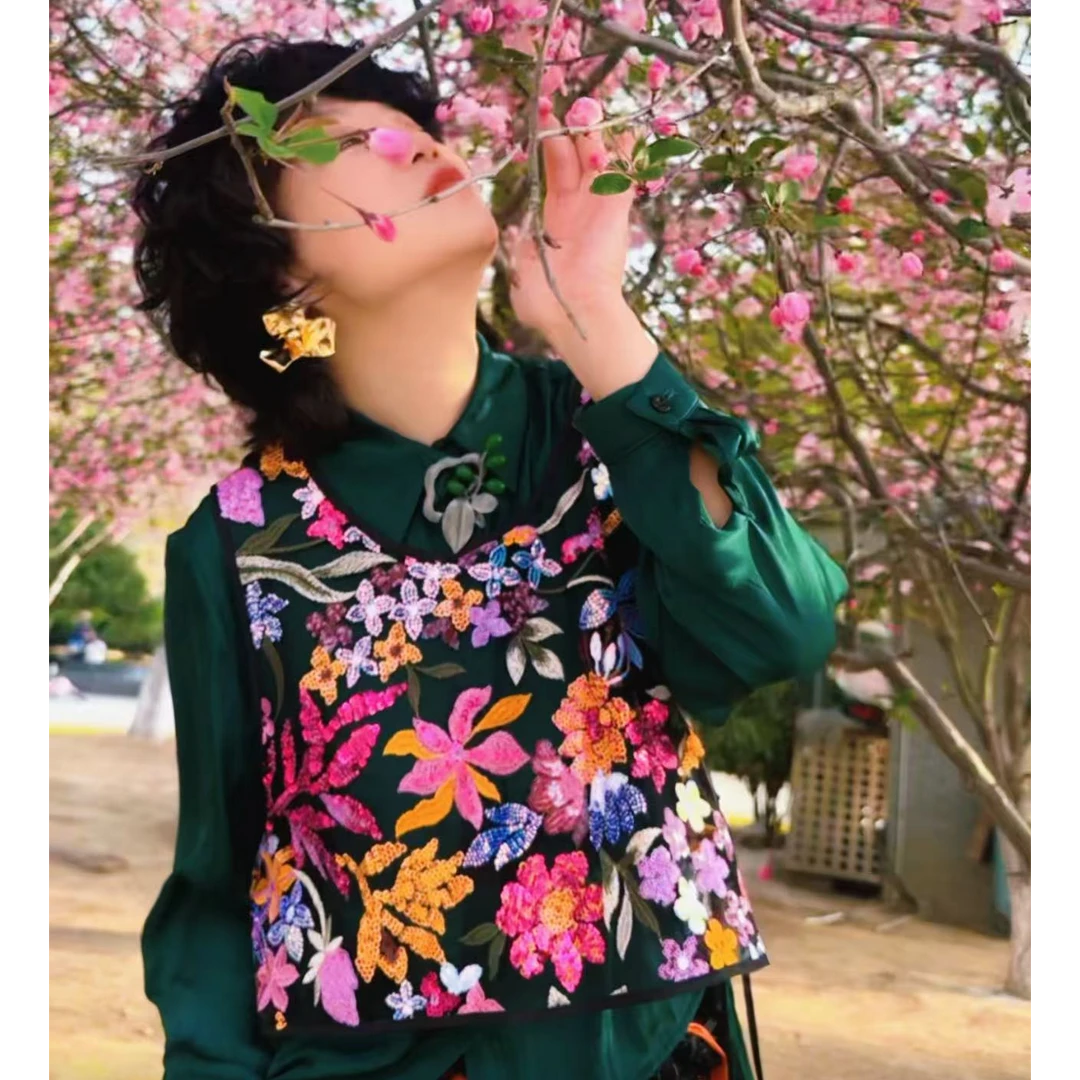 810篱君春夏新款彩色珠片花朵刺绣系带背心上衣时尚ins气质吊带女