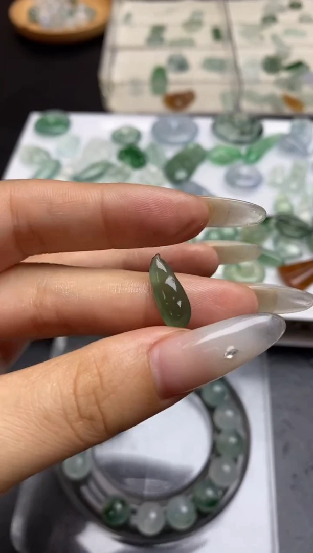 定制翡翠未镶嵌翡翠毛货~