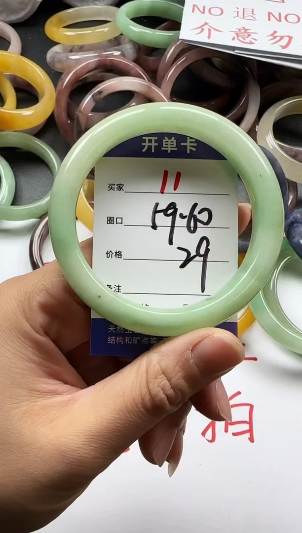 未镶嵌手镯石英质玉11