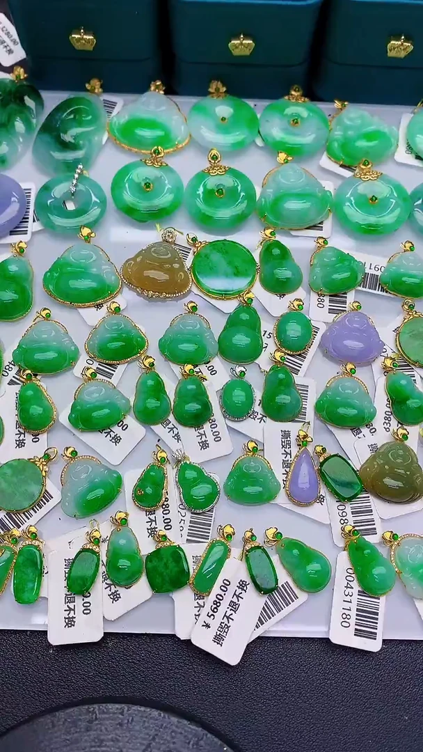 颈饰18K金镶嵌翡翠缅甸天然翡翠A货