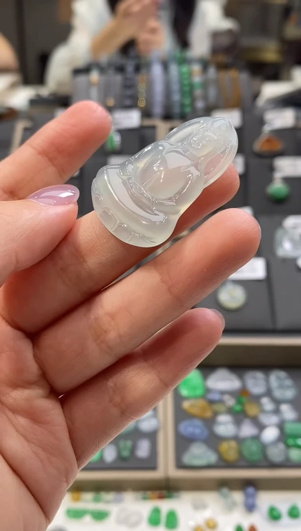 颈饰未镶嵌翡翠观音