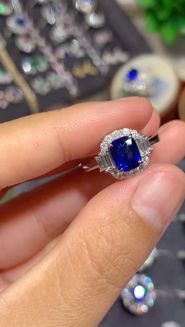 戒指蓝宝石18K金镶嵌1.52CT