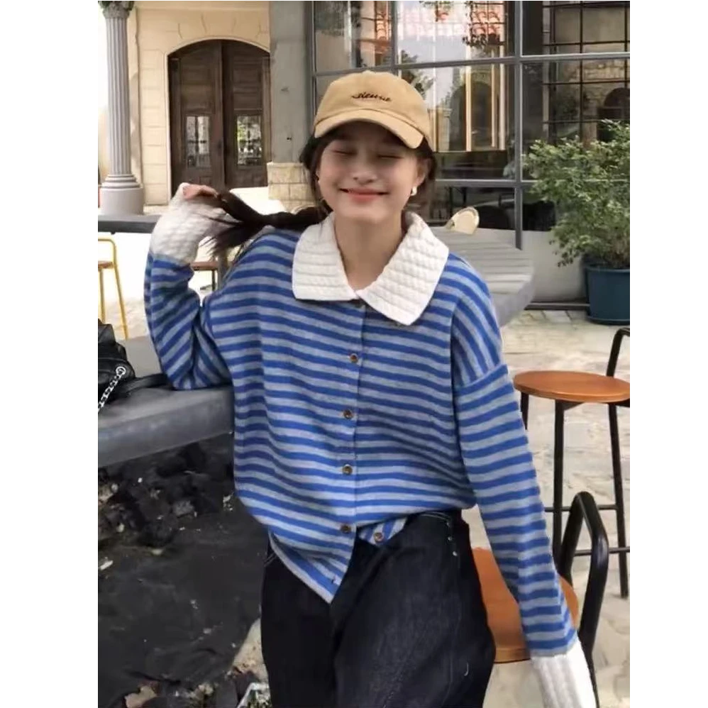 松弛感小香风条纹娃娃领针织开衫女早秋季慵懒缝穿搭毛衣外套上衣