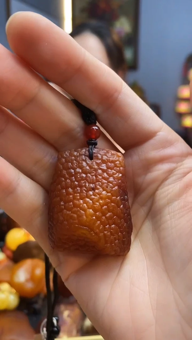 未镶嵌颈饰琥珀吊坠