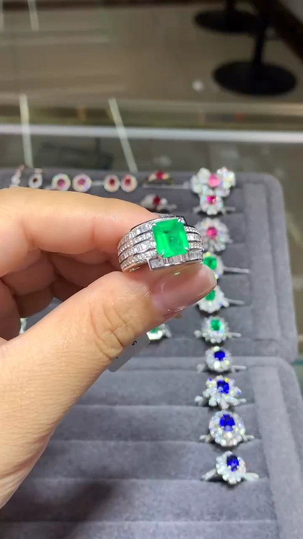 18K金镶嵌戒指红宝石2.07CT