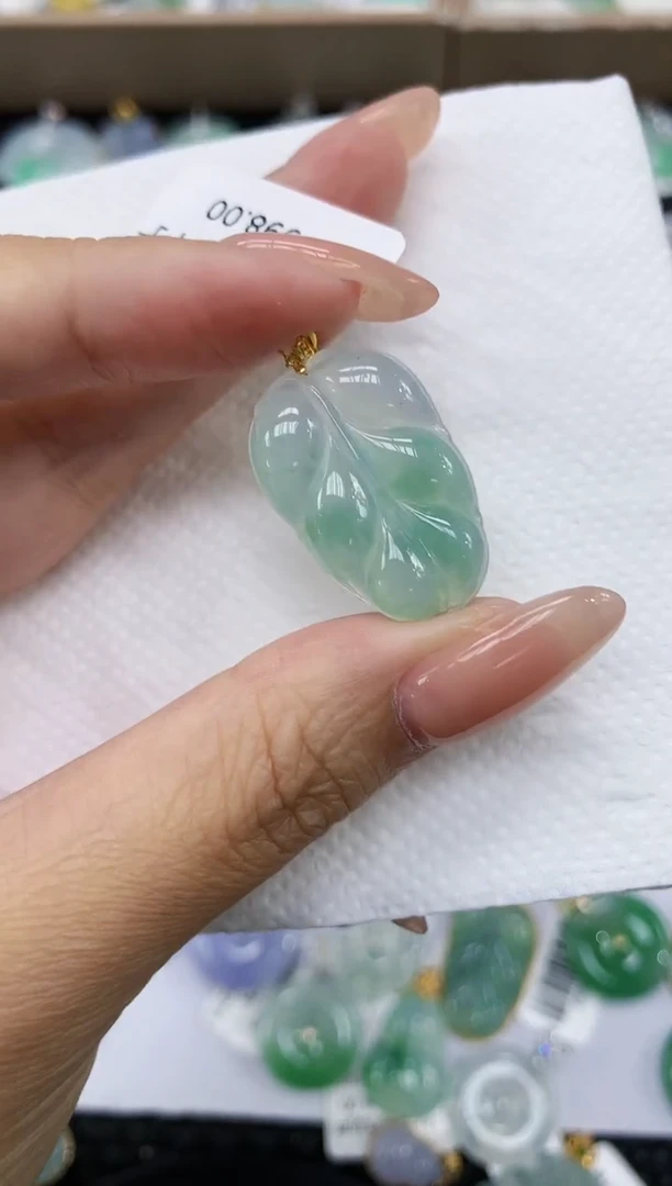 颈饰18K金镶嵌翡翠11111111111