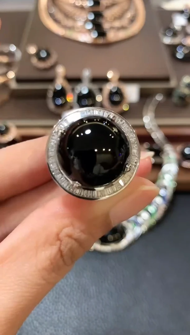 18K金镶嵌戒指翡翠m251 尾款18800