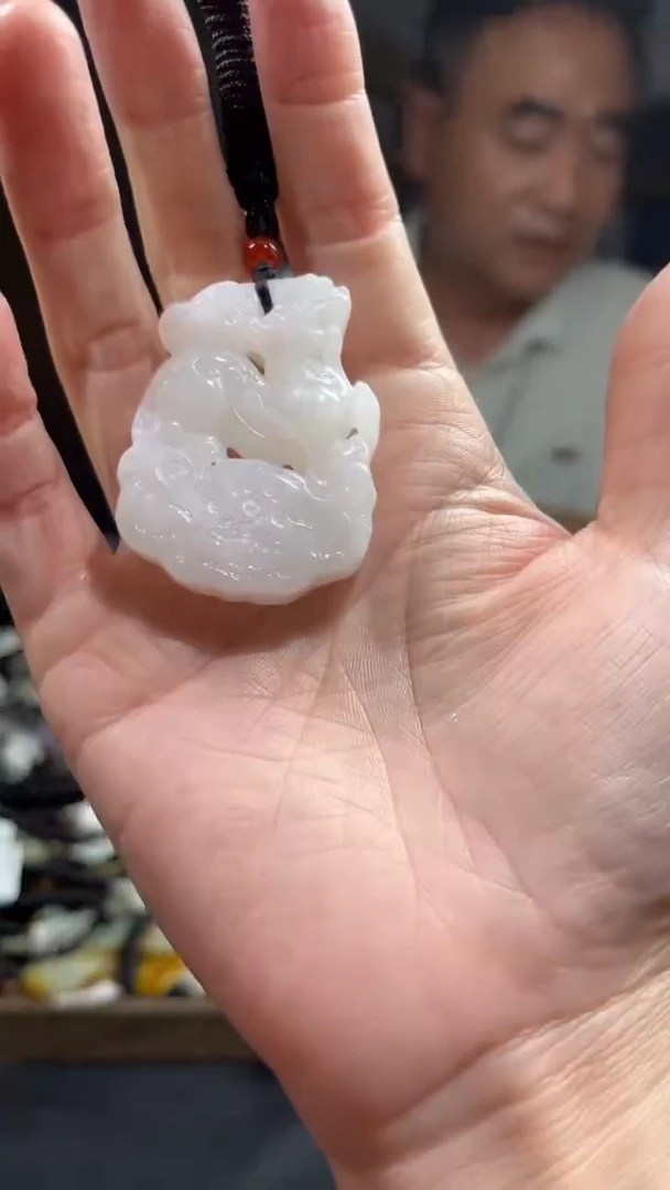 和田玉未镶嵌颈饰·