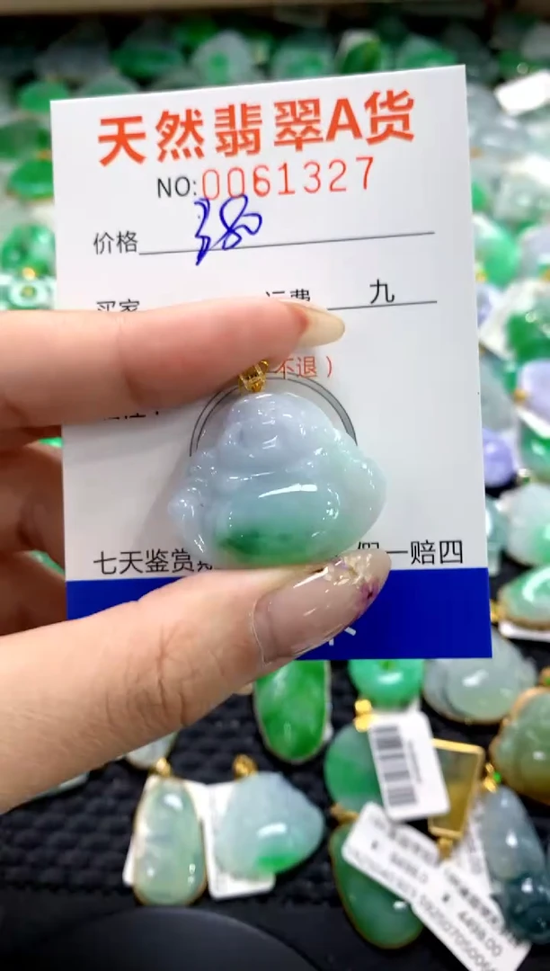 翡翠18K金镶嵌颈饰1111111111111111