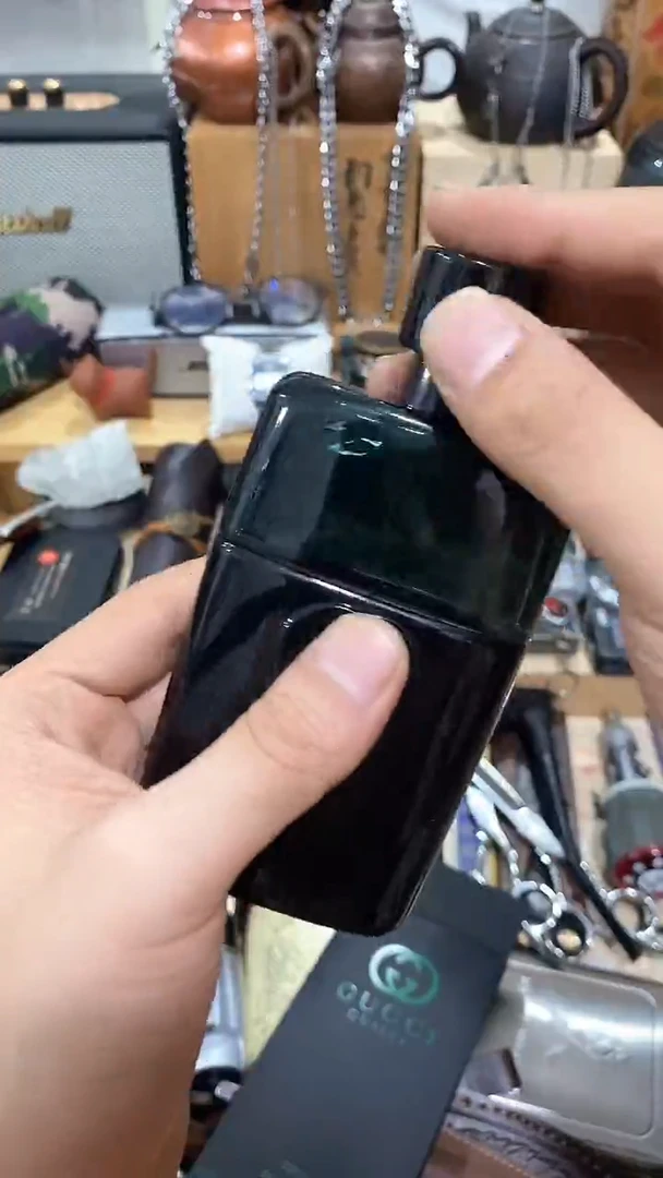 瓷片闪购商品  如图所示