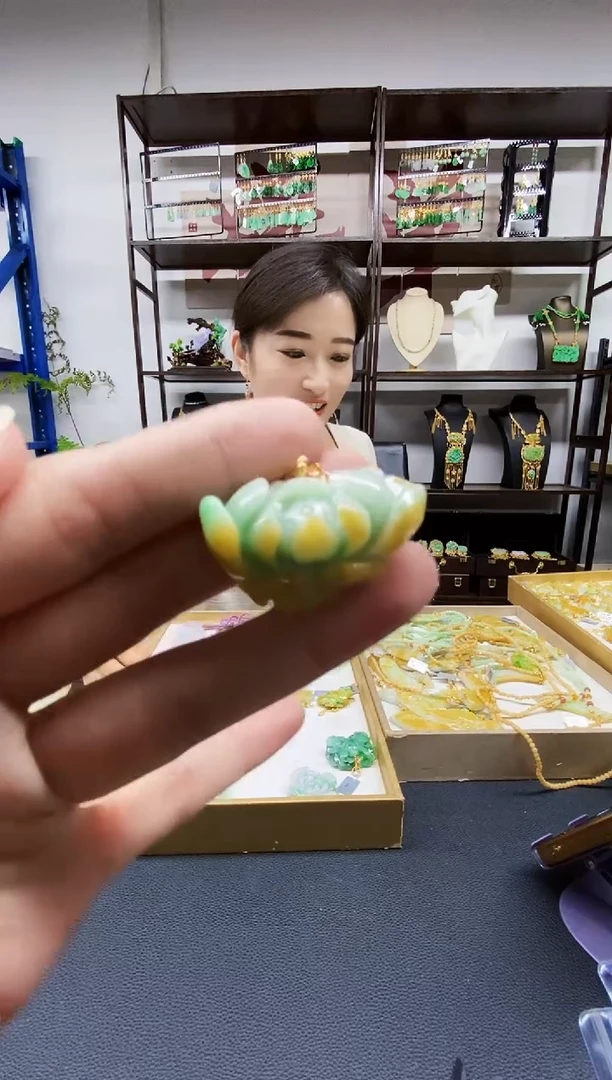 颈饰未镶嵌翡翠吊坠