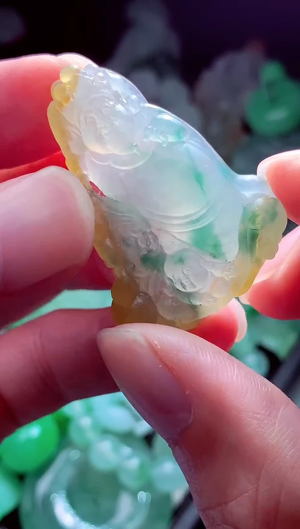 未镶嵌定制翡翠琳****?翡翠毛货定制