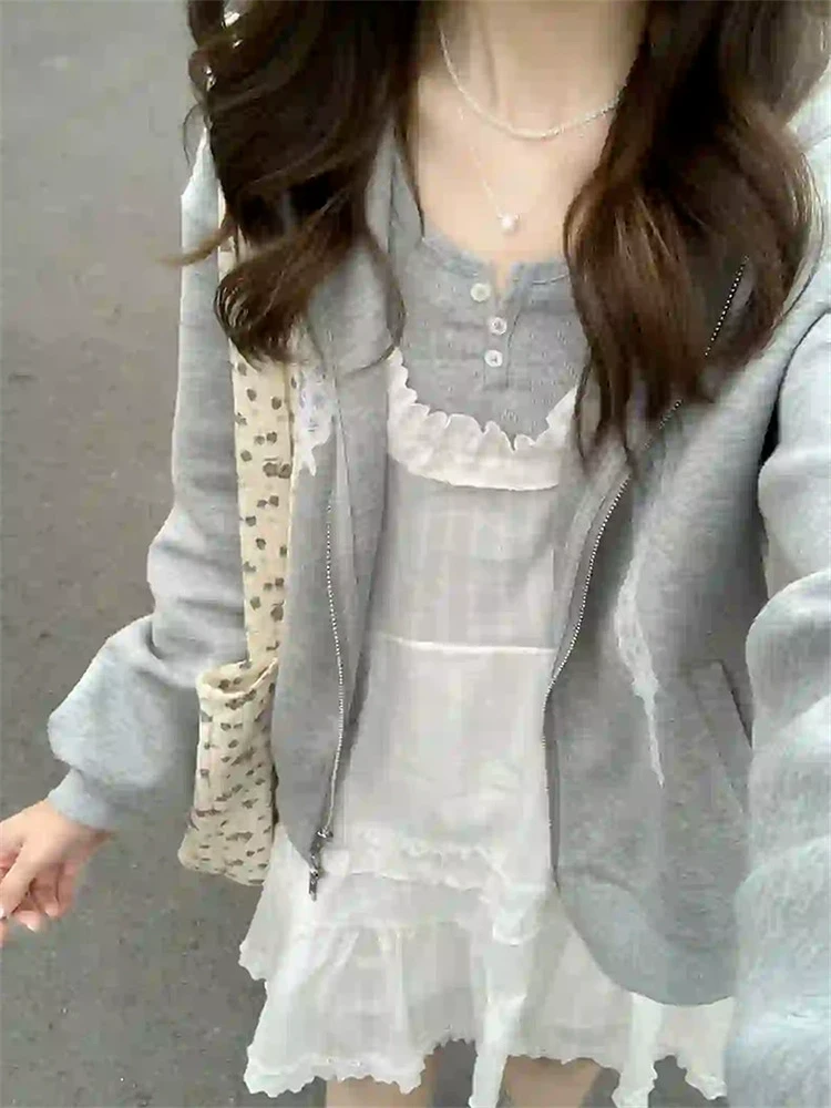 0202早初春流行漂亮茶系2025新款小个子白色吊带背带连衣裙子女