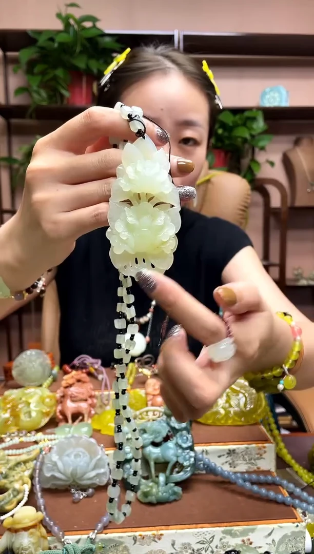 未镶嵌岫玉颈饰·
