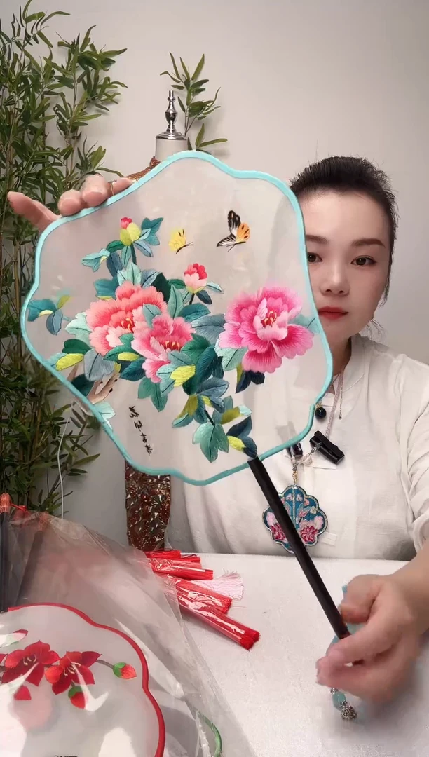 刺绣双面团扇绣花