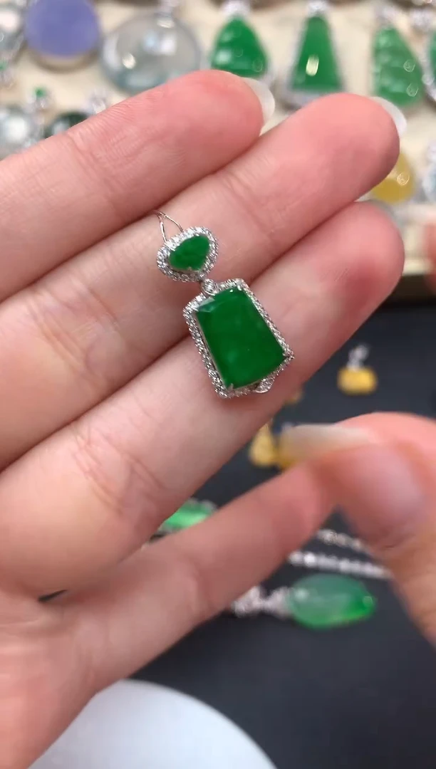 【闪购商品】翡翠吊坠(不含链)18K金镶嵌无事牌A18|3980